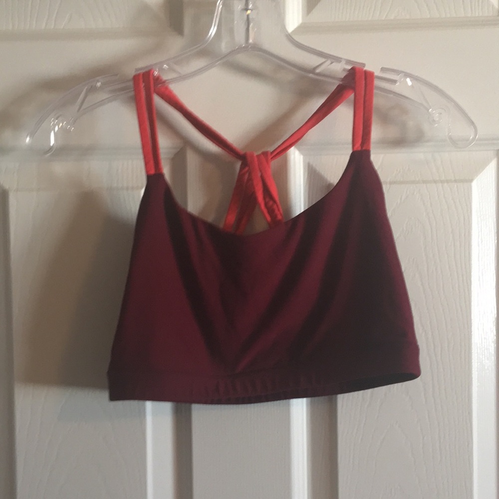 Ladies strappy sports bra